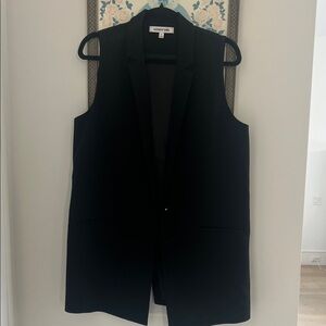 Elizabeth and James Black Sleeveless Vest size Large